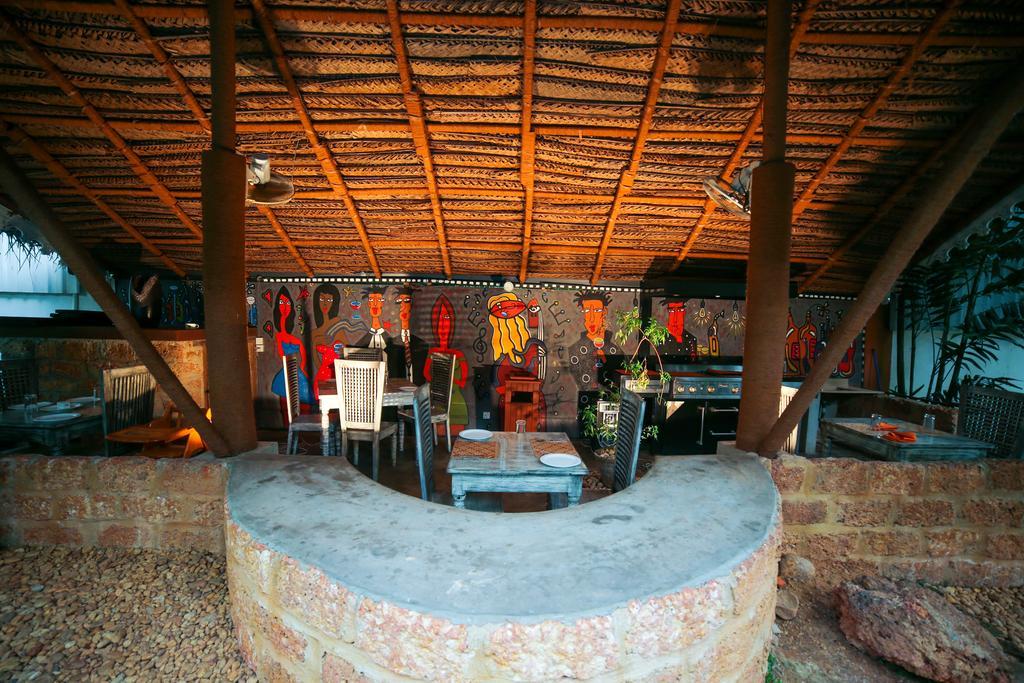 Lanka Bangla Inn Villas Restaurant & Travels Katunayaka Buitenkant foto