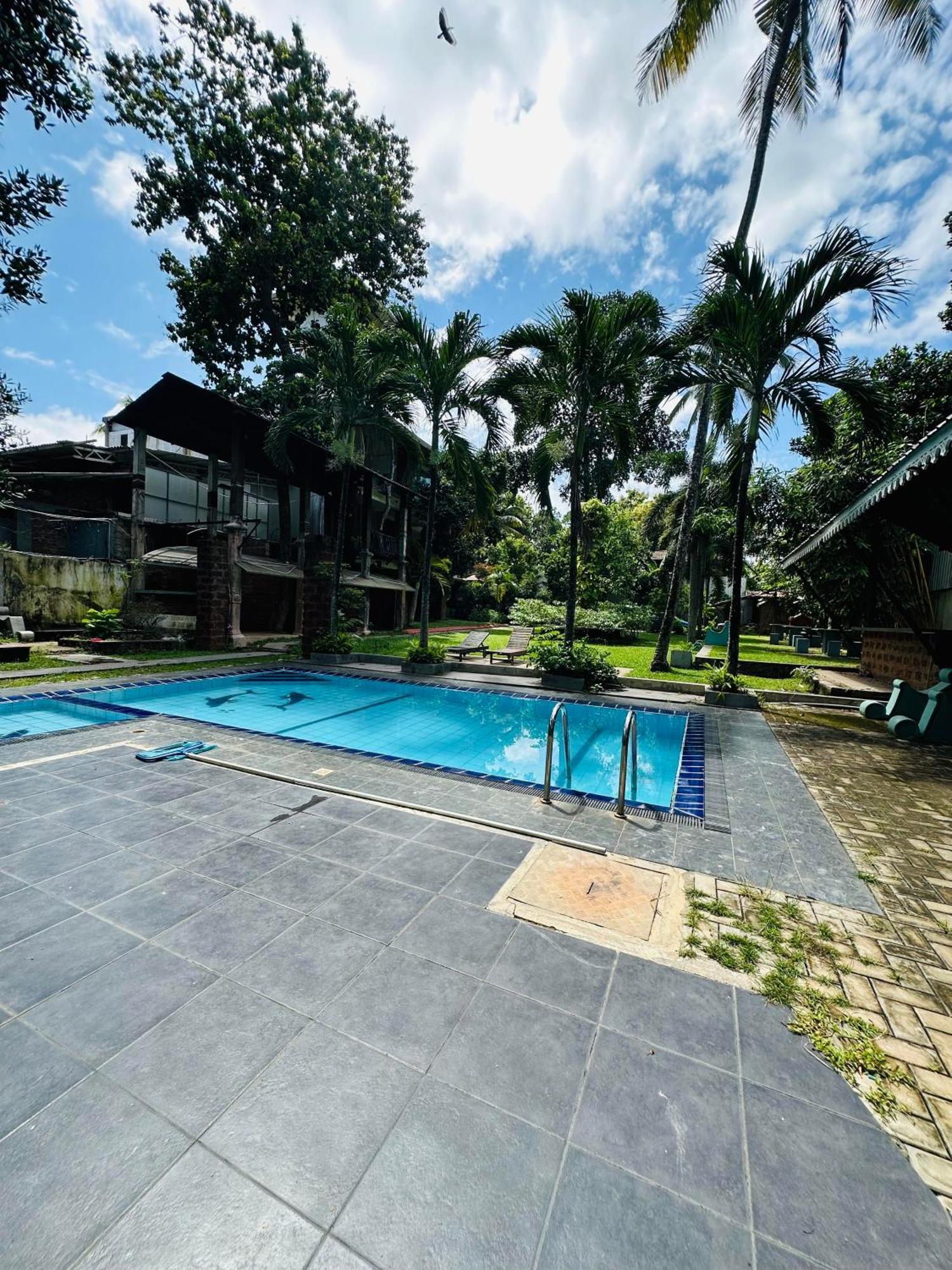 Lanka Bangla Inn Villas Restaurant & Travels Katunayaka Buitenkant foto
