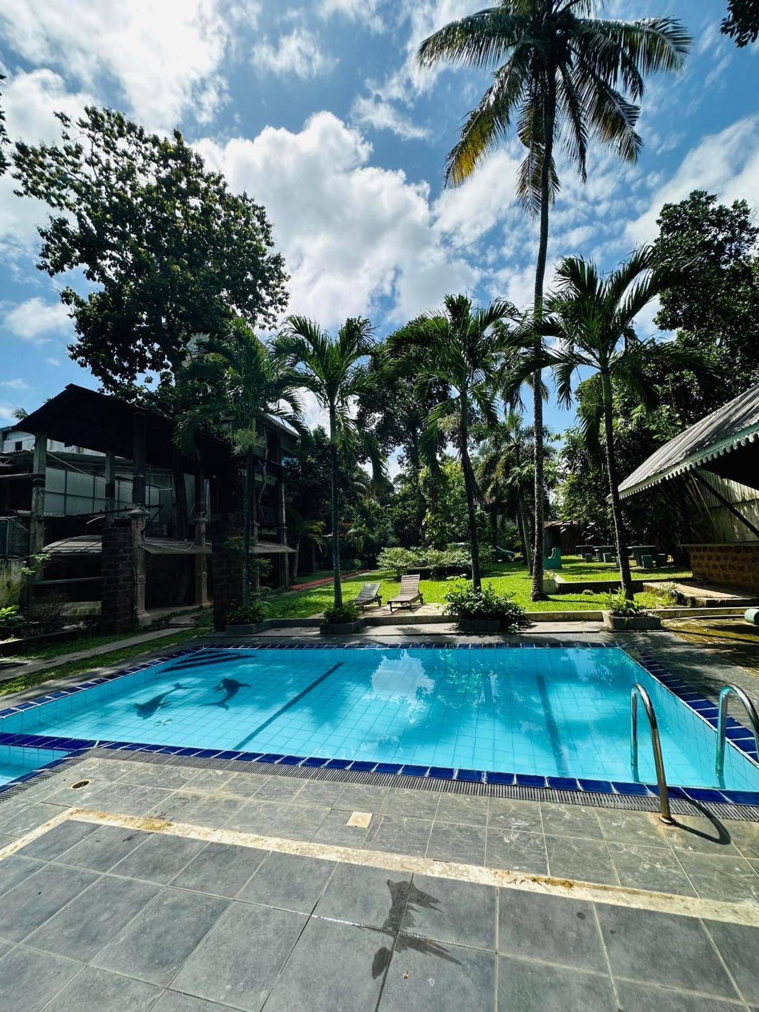 Lanka Bangla Inn Villas Restaurant & Travels Katunayaka Buitenkant foto