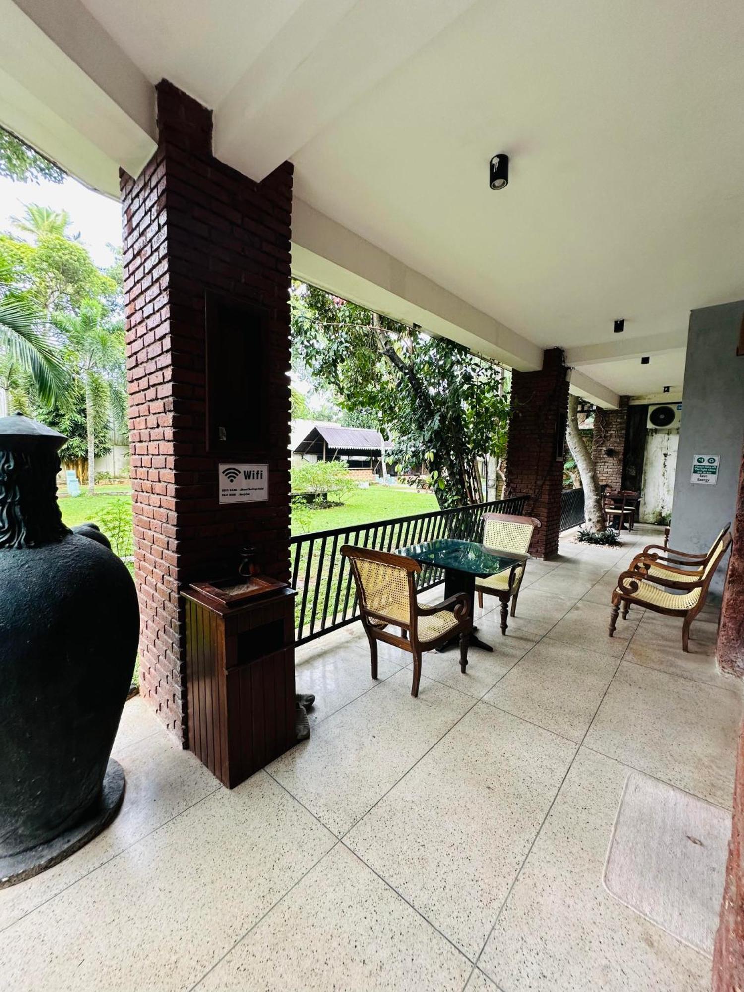 Lanka Bangla Inn Villas Restaurant & Travels Katunayaka Buitenkant foto