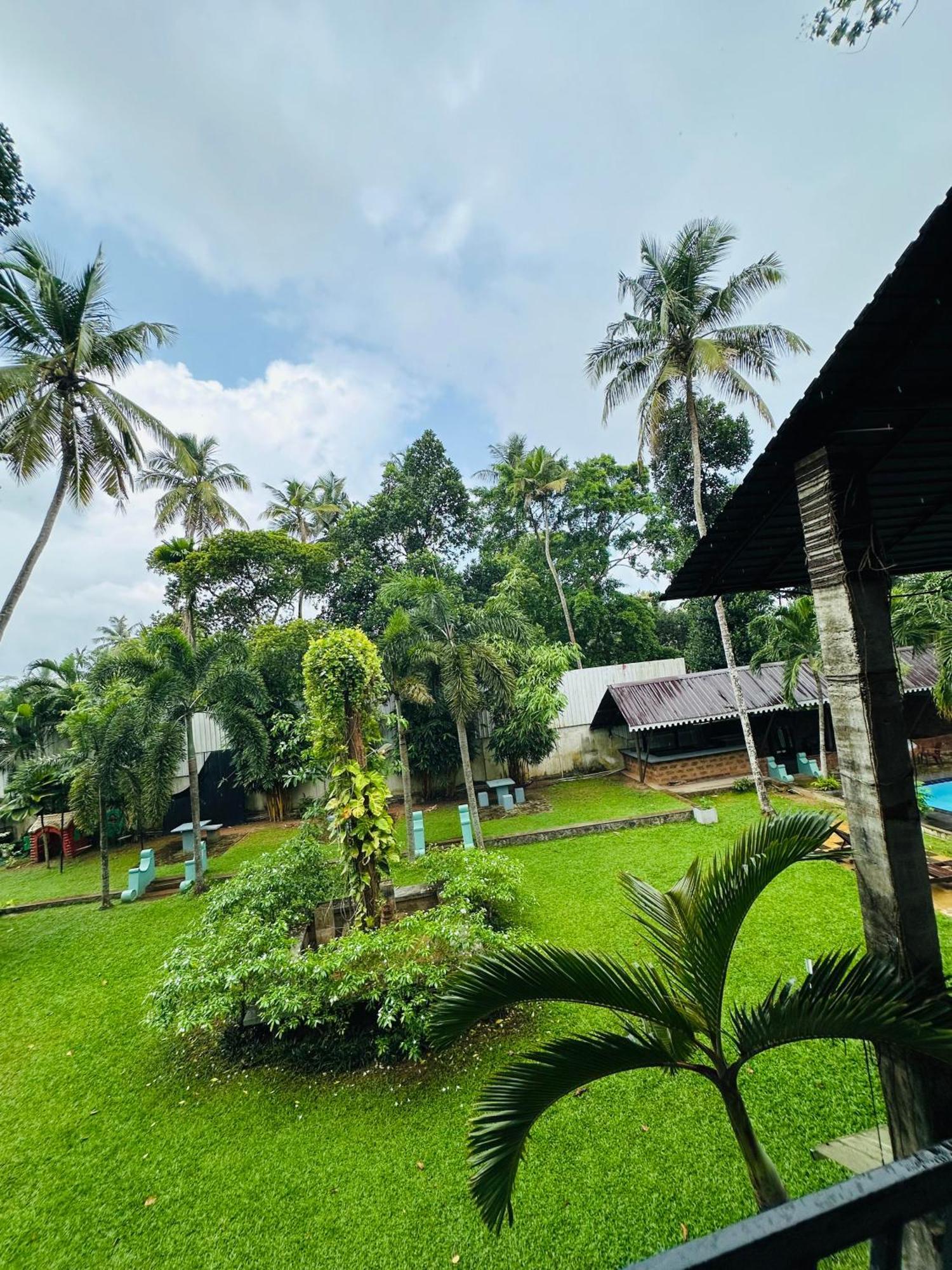 Lanka Bangla Inn Villas Restaurant & Travels Katunayaka Buitenkant foto