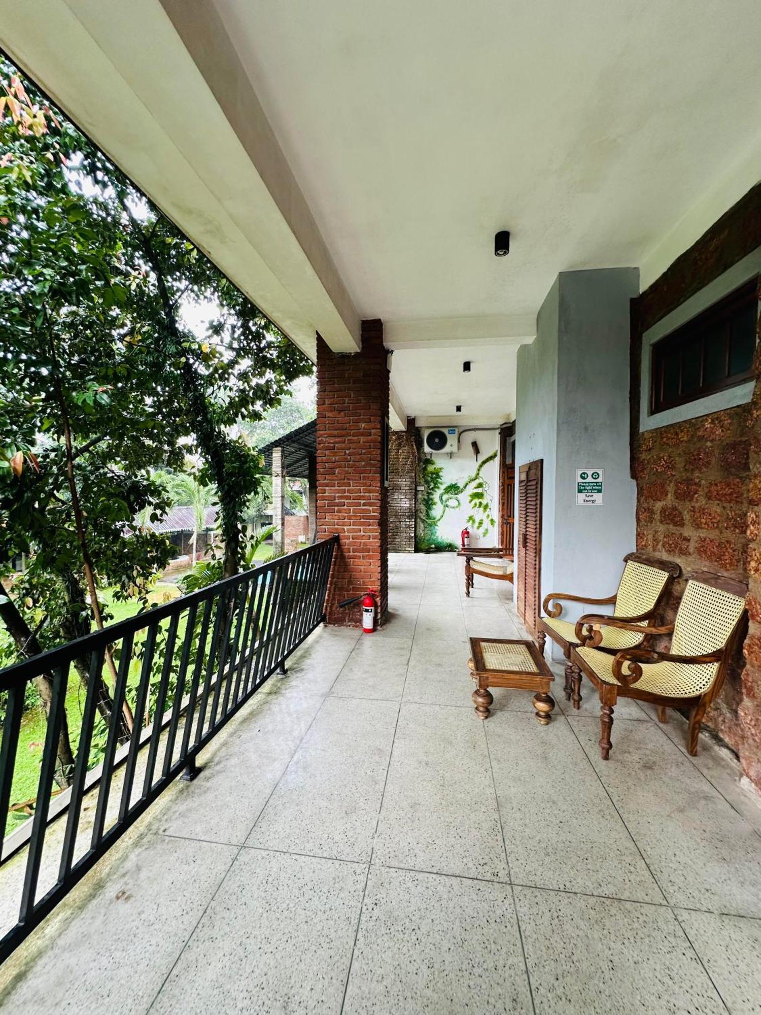 Lanka Bangla Inn Villas Restaurant & Travels Katunayaka Buitenkant foto