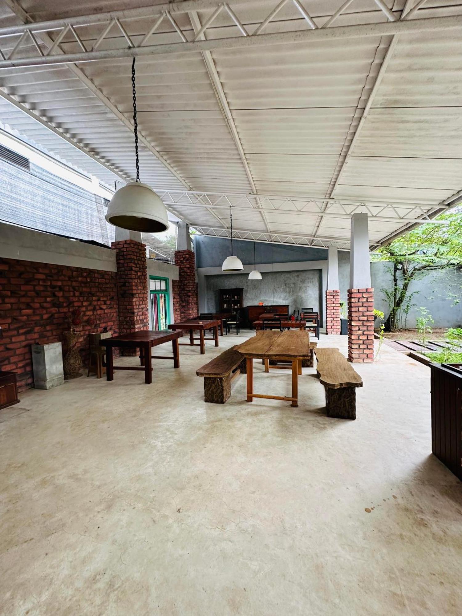 Lanka Bangla Inn Villas Restaurant & Travels Katunayaka Buitenkant foto
