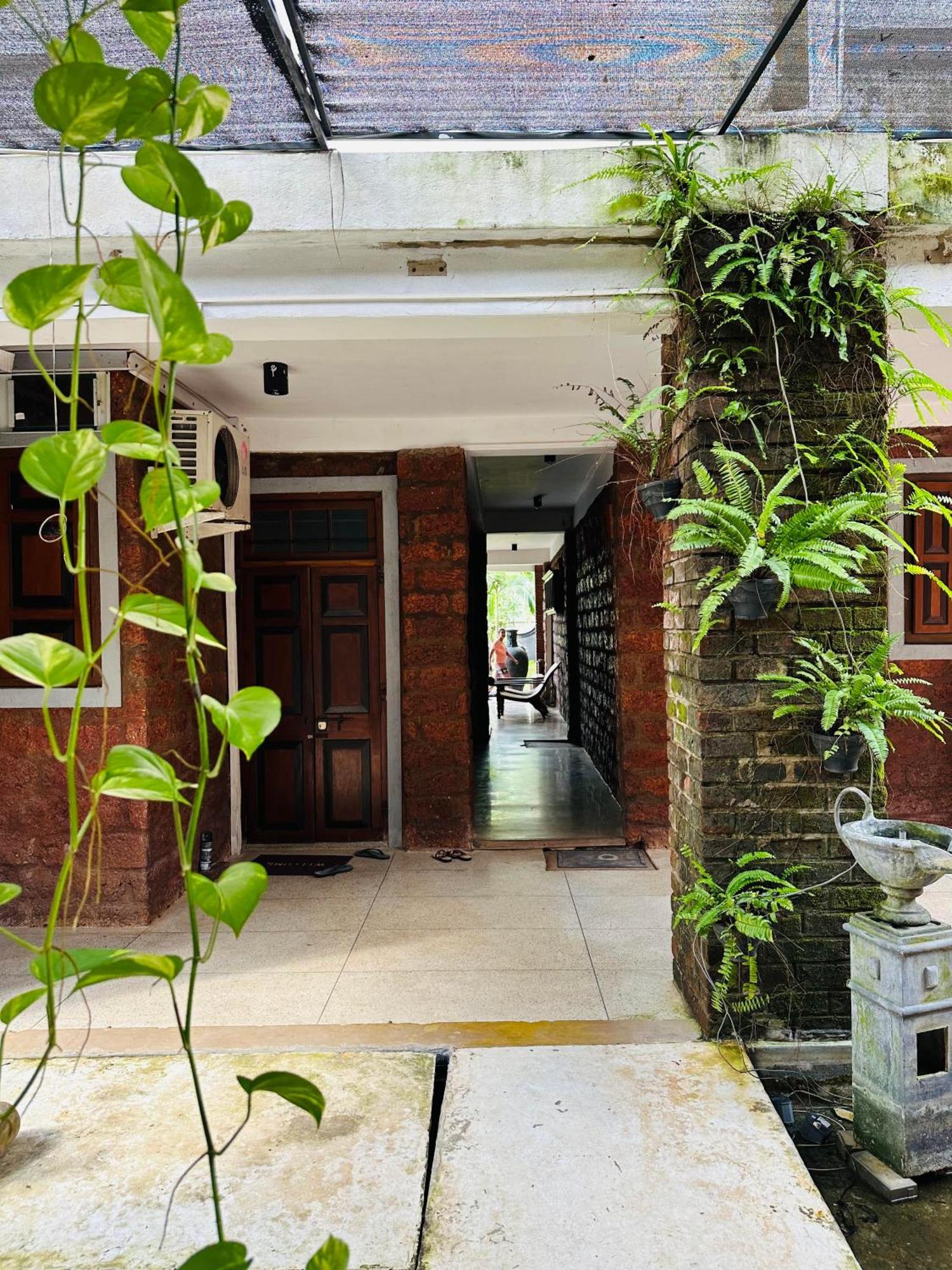 Lanka Bangla Inn Villas Restaurant & Travels Katunayaka Buitenkant foto