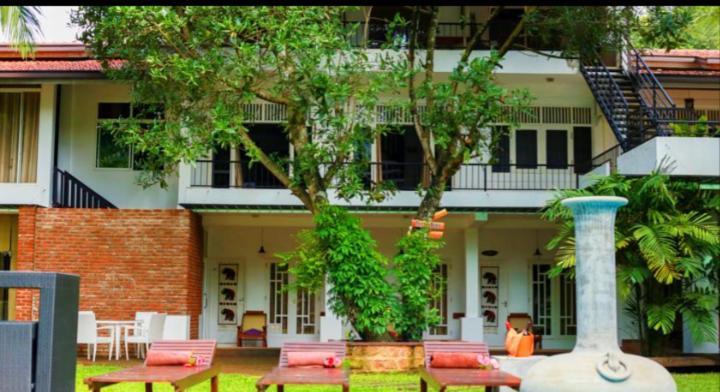 Lanka Bangla Inn Villas Restaurant & Travels Katunayaka Buitenkant foto