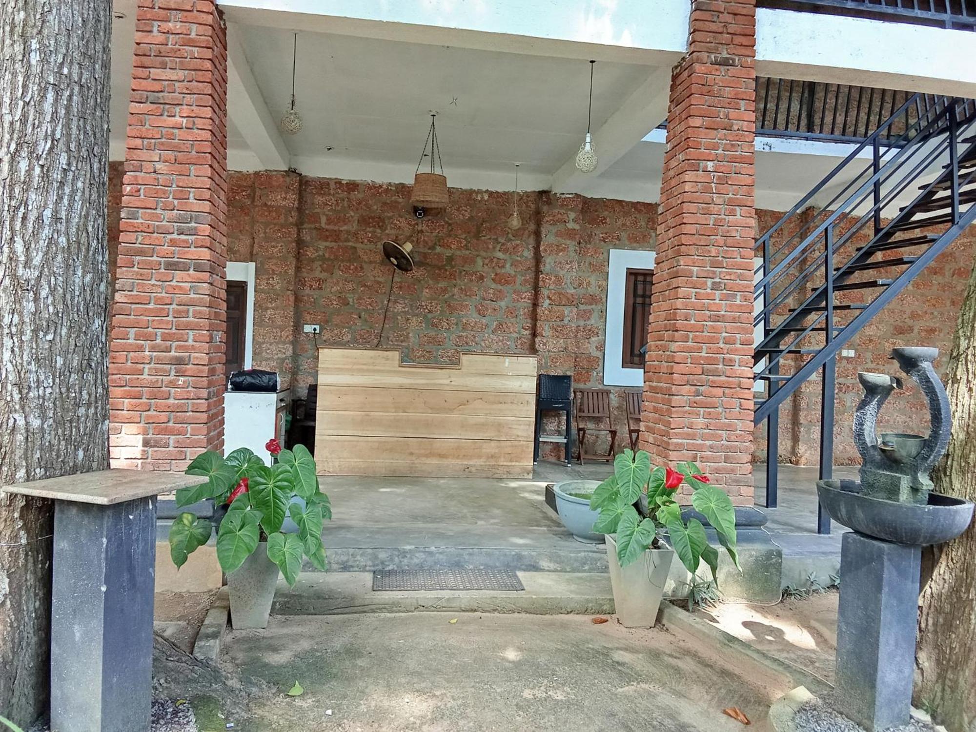 Lanka Bangla Inn Villas Restaurant & Travels Katunayaka Buitenkant foto