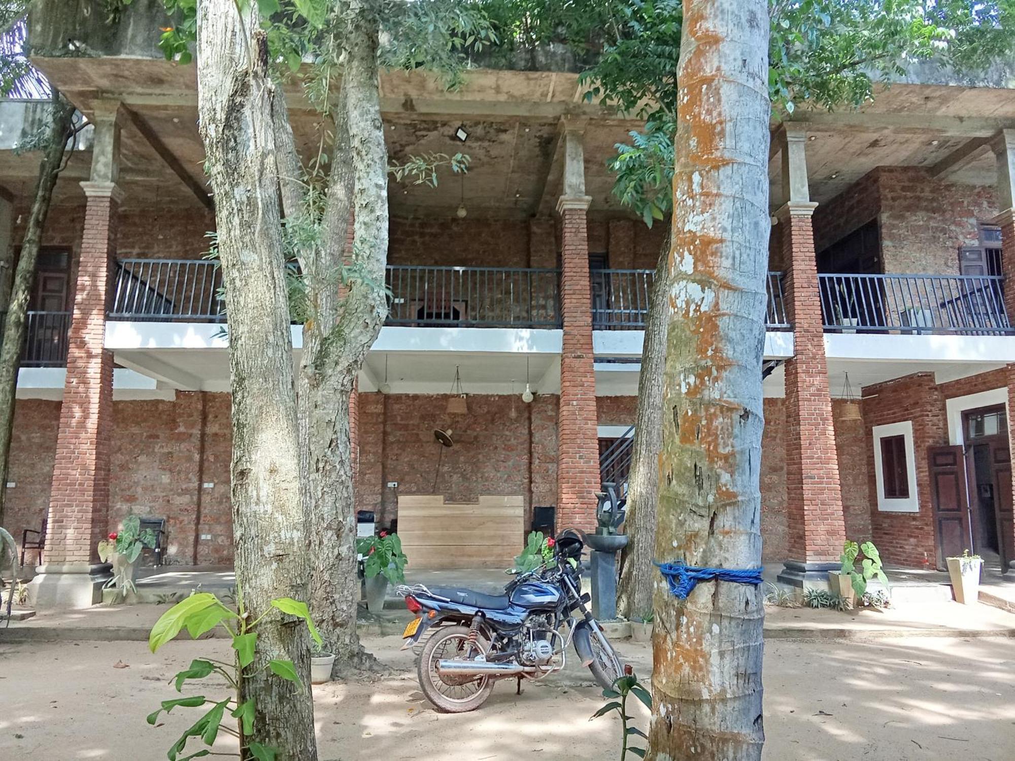 Lanka Bangla Inn Villas Restaurant & Travels Katunayaka Buitenkant foto